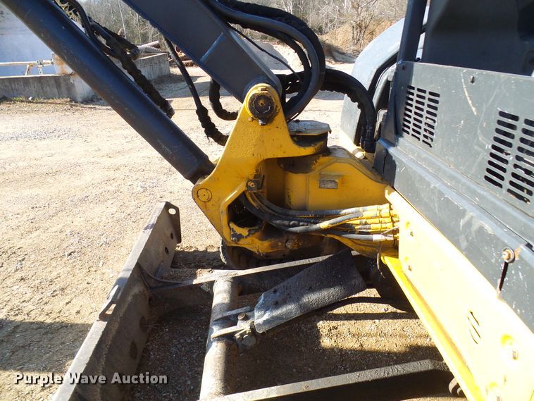 image for item DL0748 2005 John Deere 50D  mini excavator