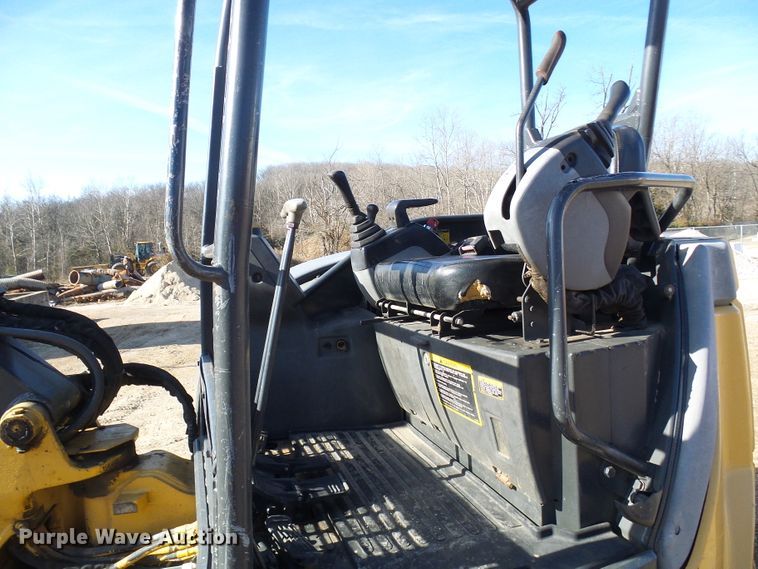 image for item DL0748 2005 John Deere 50D  mini excavator