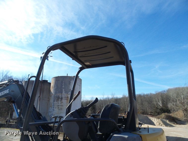 image for item DL0748 2005 John Deere 50D  mini excavator