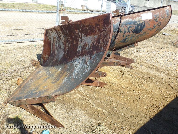 image for item DL0754 V snow plow