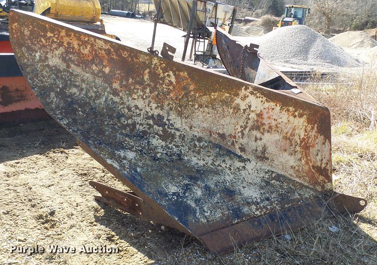 image for item DL0754 V snow plow