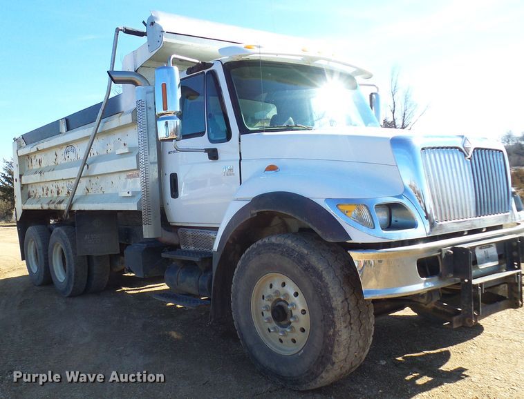 image for item DL0759 2005 International 7500  dump truck