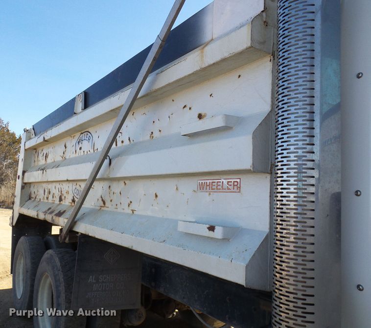 image for item DL0759 2005 International 7500  dump truck