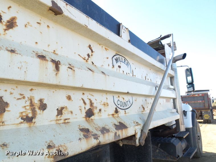 image for item DL0759 2005 International 7500  dump truck