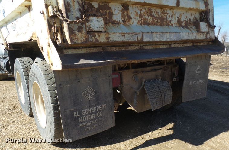 image for item DL0759 2005 International 7500  dump truck