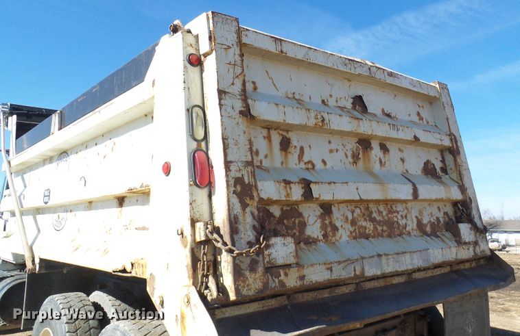 image for item DL0759 2005 International 7500  dump truck