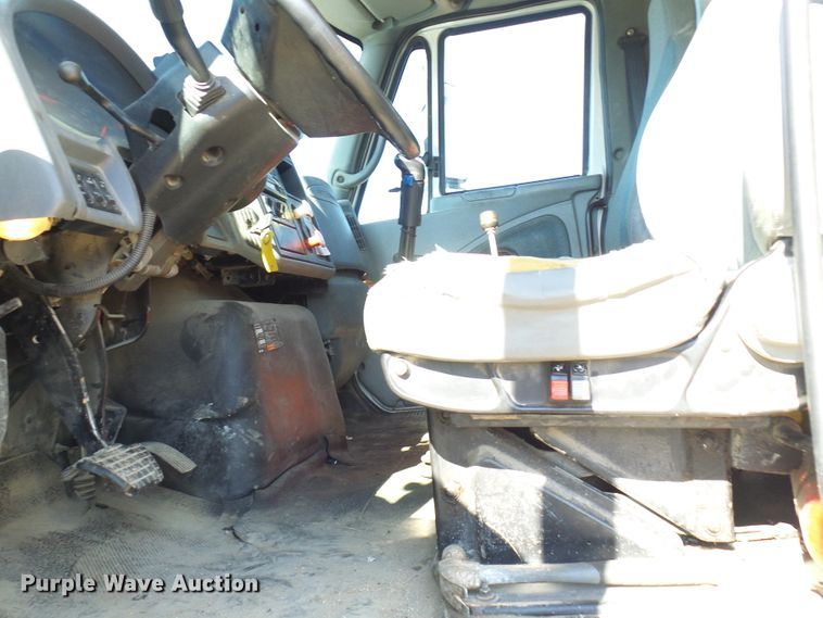 image for item DL0759 2005 International 7500  dump truck