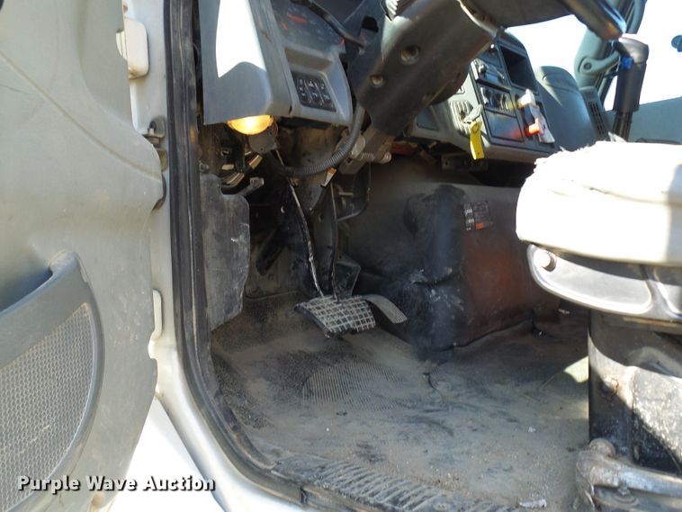 image for item DL0759 2005 International 7500  dump truck