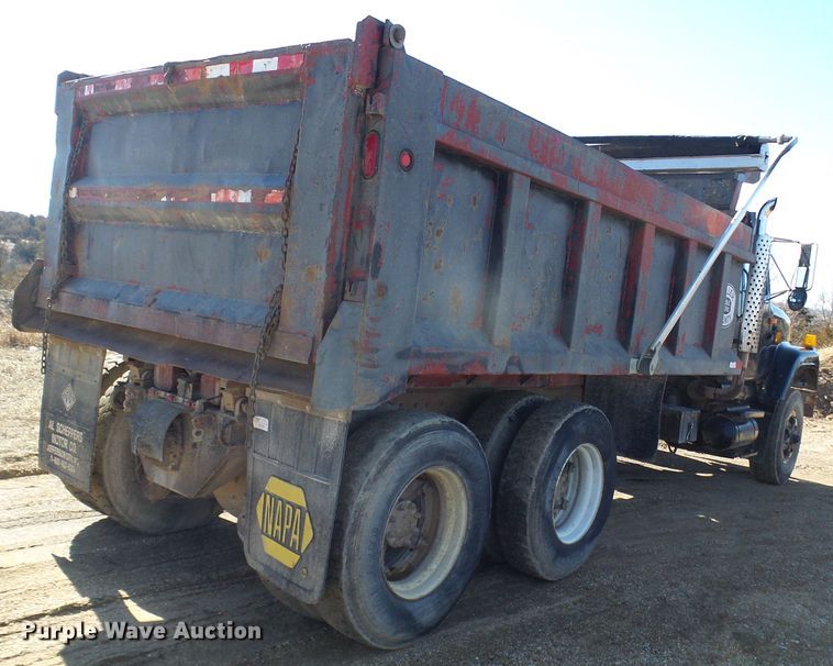 image for item DL0760 1992 International 2554  dump truck