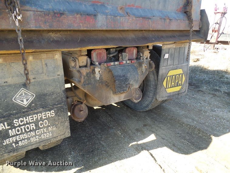 image for item DL0760 1992 International 2554  dump truck