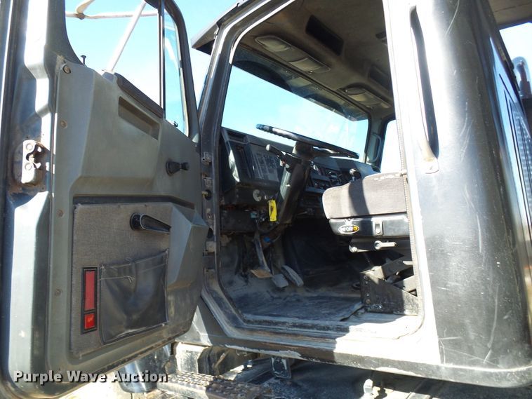 image for item DL0760 1992 International 2554  dump truck