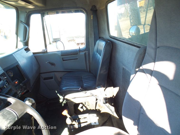 image for item DL0760 1992 International 2554  dump truck