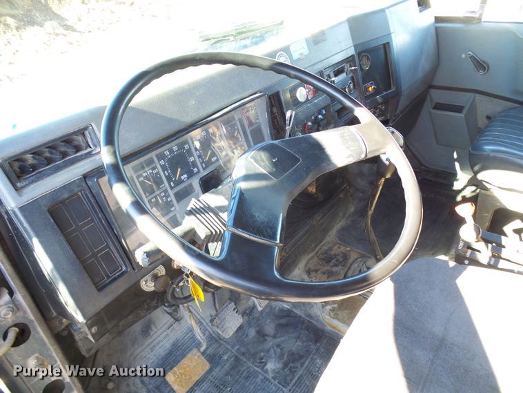 image for item DL0760 1992 International 2554  dump truck