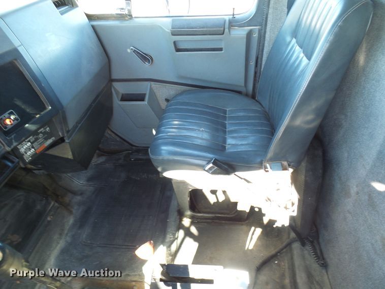 image for item DL0760 1992 International 2554  dump truck