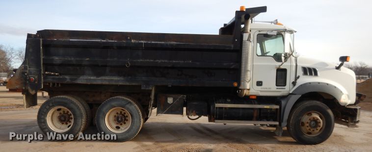image for item DL2086 2006 Mack Granite CT713  dump truck
