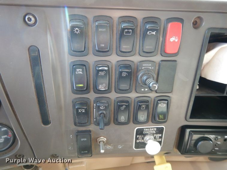 image for item DL2086 2006 Mack Granite CT713  dump truck