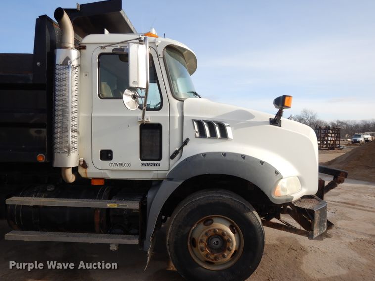 image for item DL2086 2006 Mack Granite CT713  dump truck