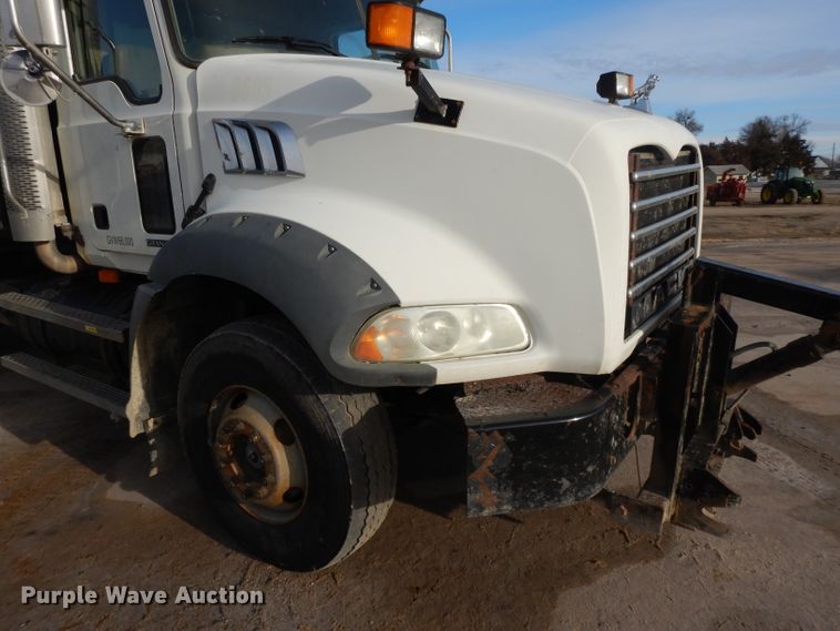 image for item DL2086 2006 Mack Granite CT713  dump truck
