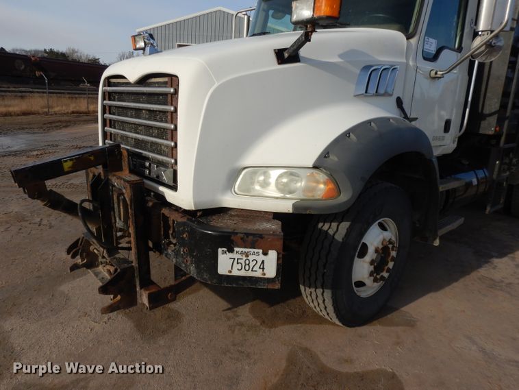 image for item DL2086 2006 Mack Granite CT713  dump truck