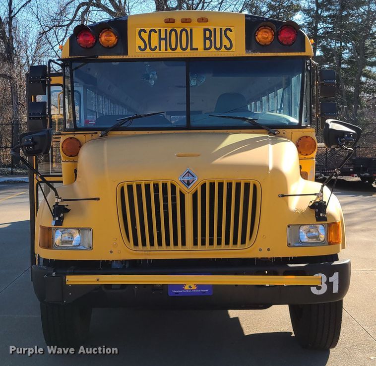 image for item DN6000 2001 International 3800  school bus