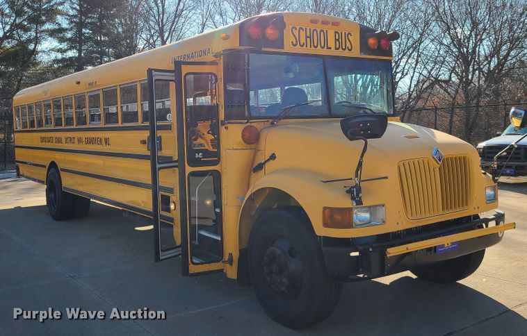 image for item DN6000 2001 International 3800  school bus