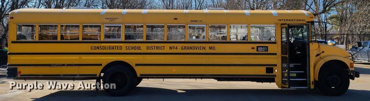 image for item DN6000 2001 International 3800  school bus