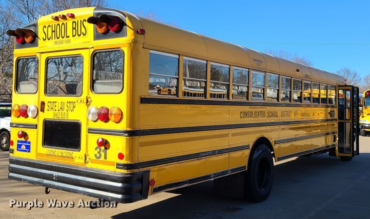 image for item DN6000 2001 International 3800  school bus