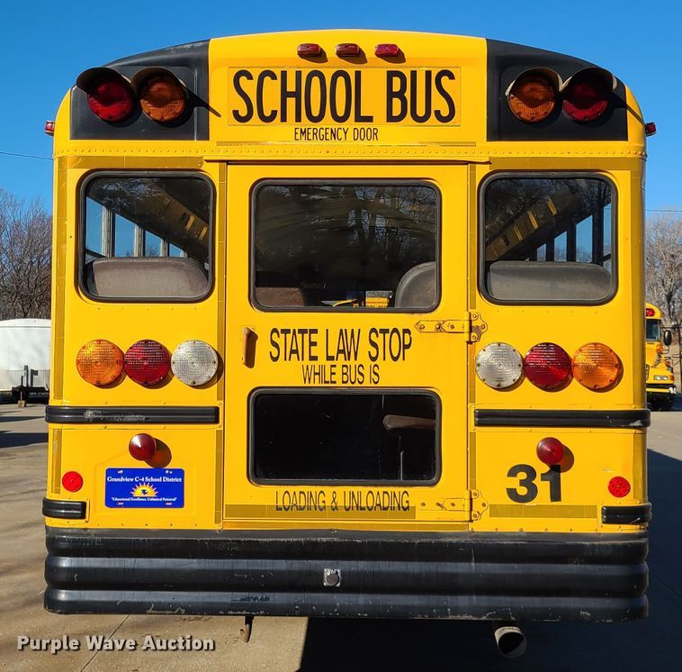image for item DN6000 2001 International 3800  school bus