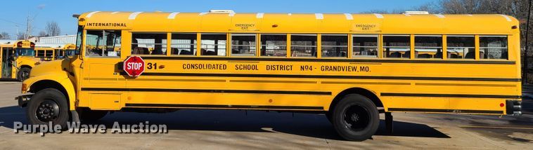 image for item DN6000 2001 International 3800  school bus