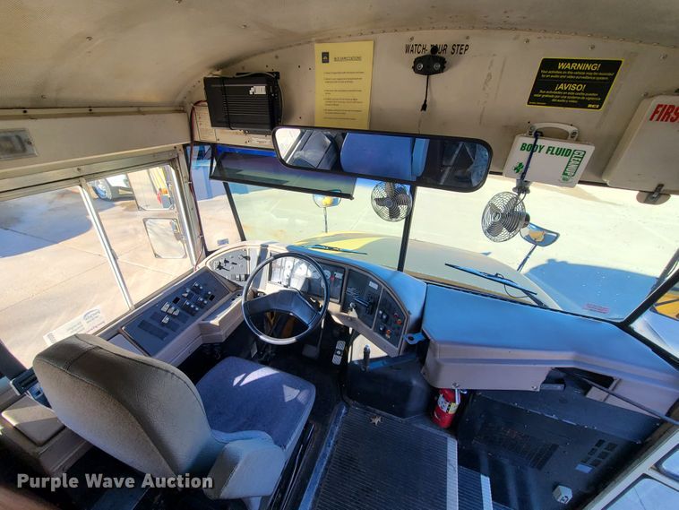 image for item DN6000 2001 International 3800  school bus