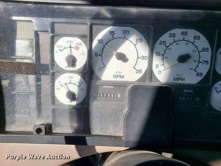 image for item DN6000 2001 International 3800  school bus