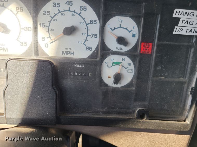 image for item DN6000 2001 International 3800  school bus