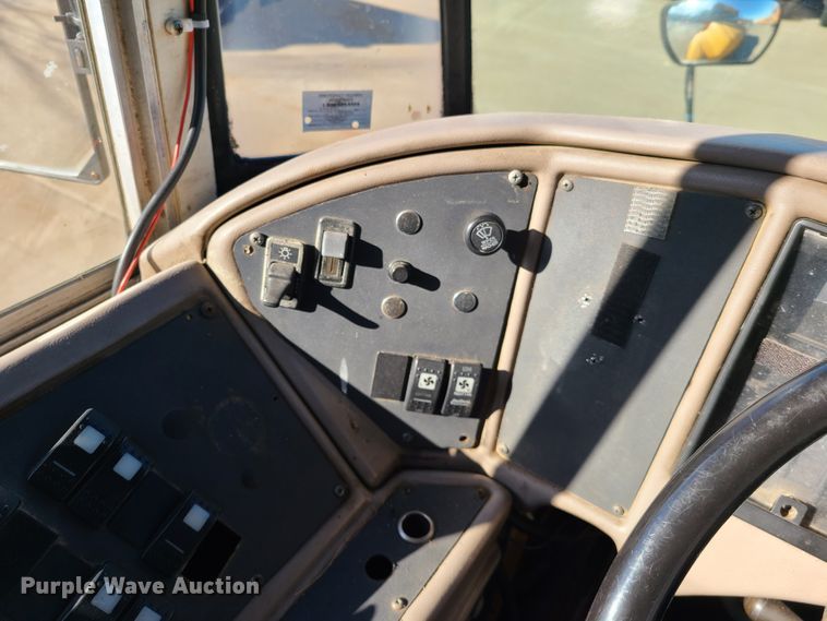 image for item DN6000 2001 International 3800  school bus