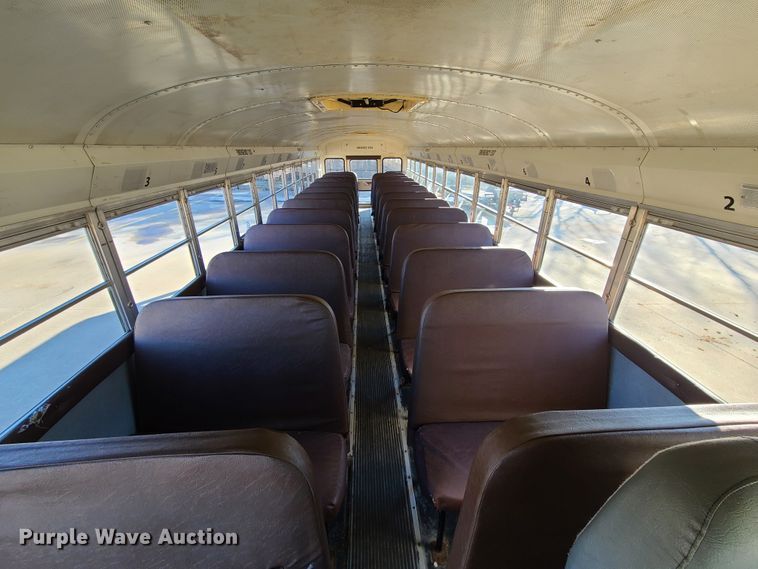 image for item DN6000 2001 International 3800  school bus