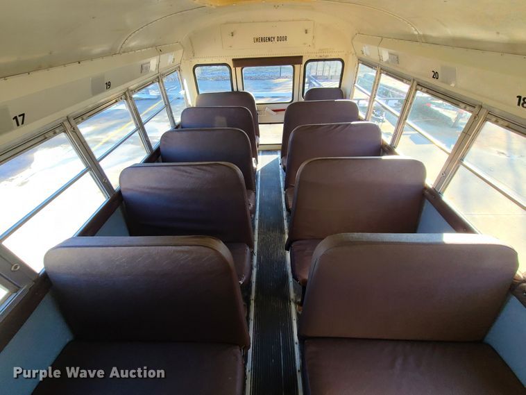 image for item DN6000 2001 International 3800  school bus