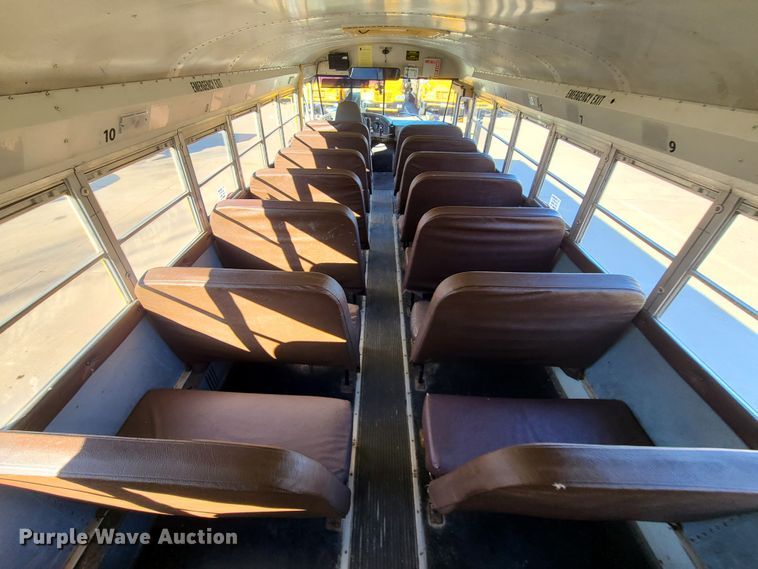 image for item DN6000 2001 International 3800  school bus