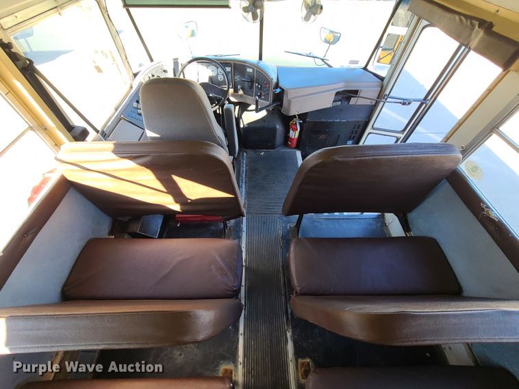 image for item DN6000 2001 International 3800  school bus