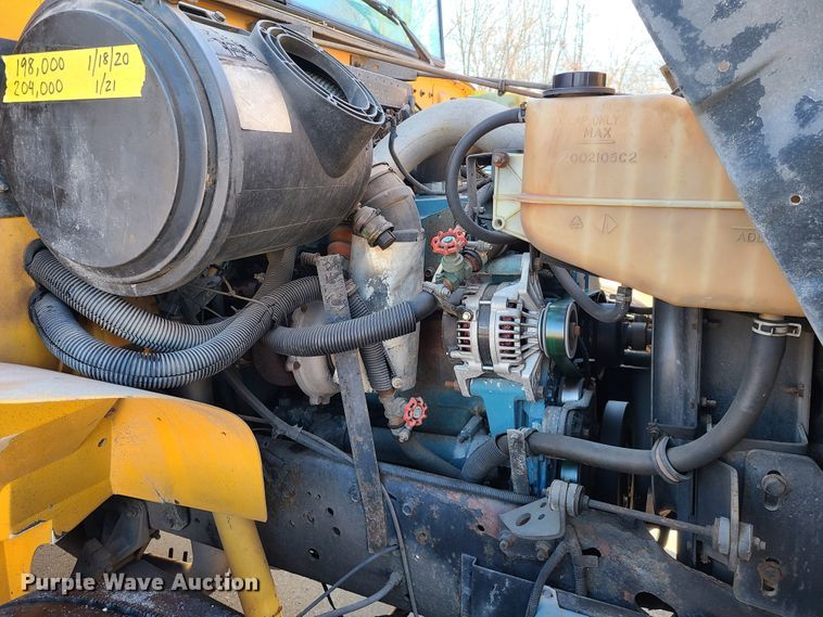 image for item DN6000 2001 International 3800  school bus