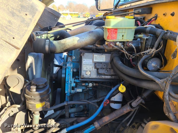 image for item DN6000 2001 International 3800  school bus