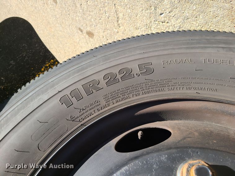 image for item DN6000 2001 International 3800  school bus