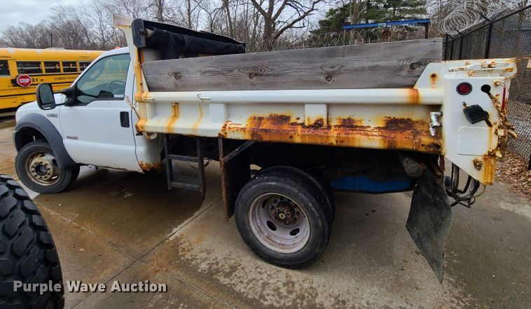 image for item FW9662 2005 Ford F450 Super Duty  dump truck