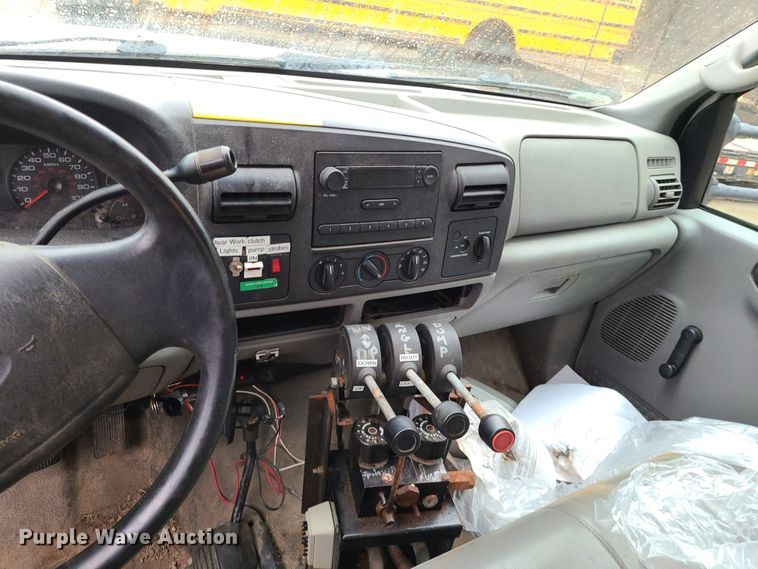 image for item FW9662 2005 Ford F450 Super Duty  dump truck