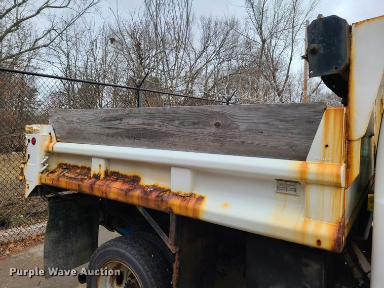 image for item FW9662 2005 Ford F450 Super Duty  dump truck