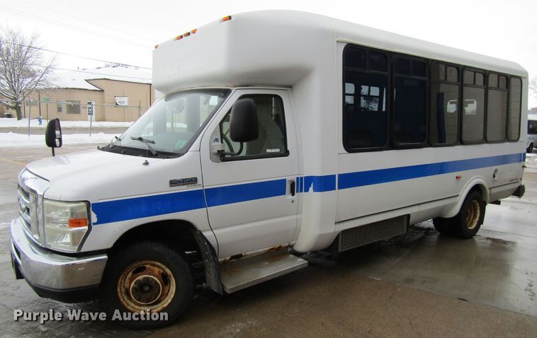 image for item GC9788 2009 Ford E450  shuttle bus