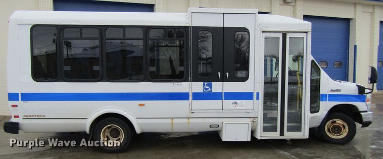 image for item GC9788 2009 Ford E450  shuttle bus