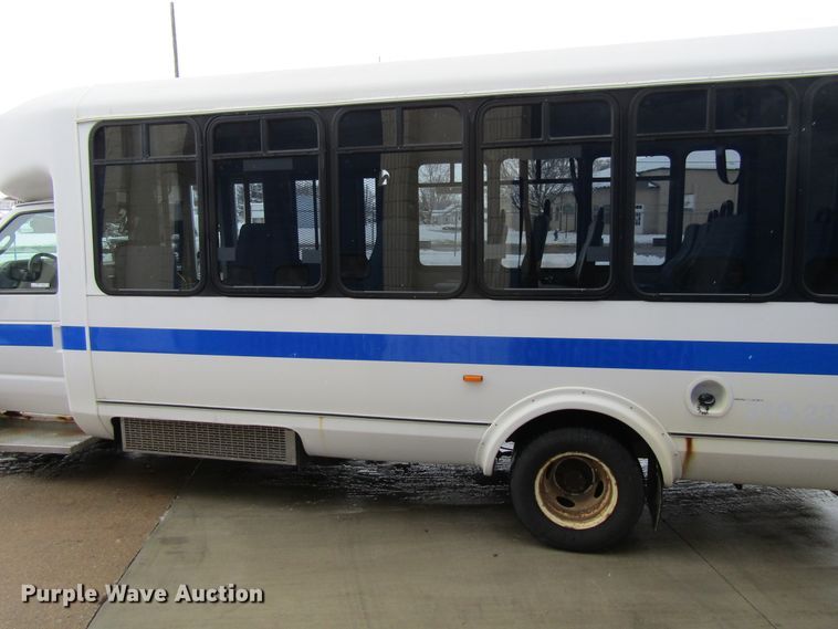 image for item GC9788 2009 Ford E450  shuttle bus