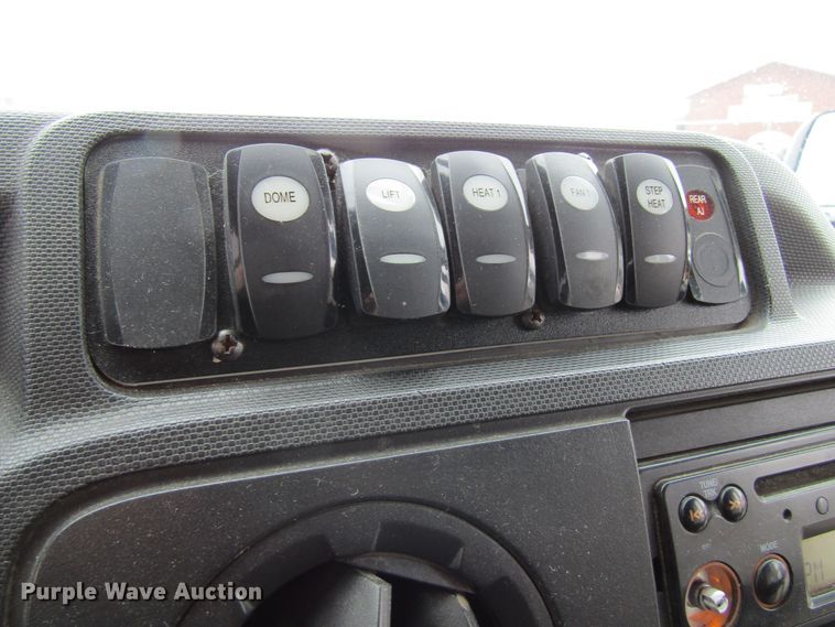 image for item GC9788 2009 Ford E450  shuttle bus