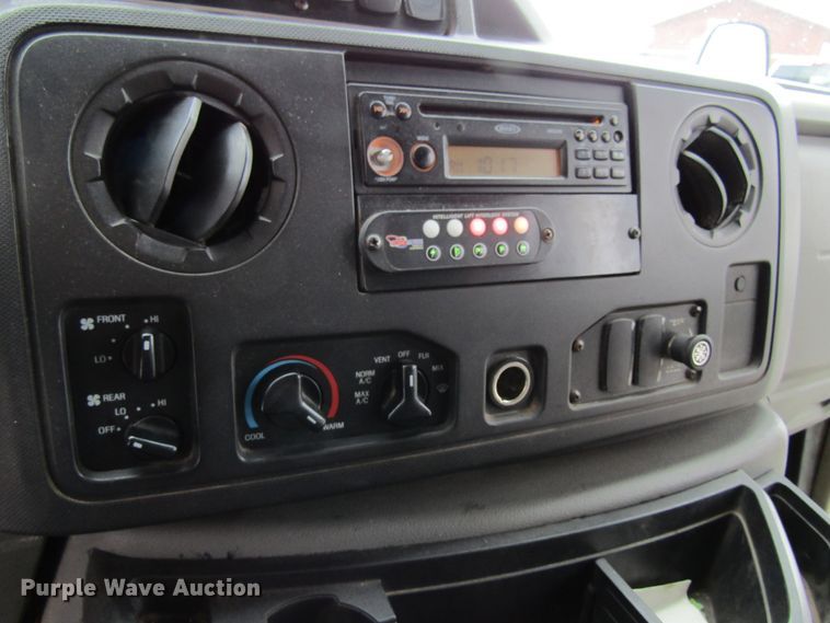 image for item GC9788 2009 Ford E450  shuttle bus