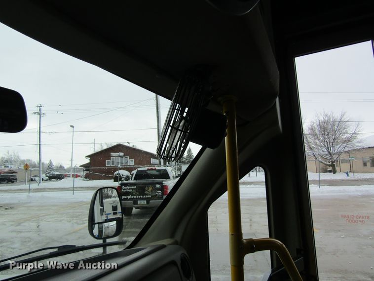 image for item GC9788 2009 Ford E450  shuttle bus