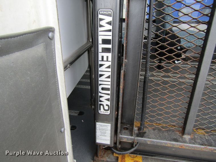 image for item GC9788 2009 Ford E450  shuttle bus